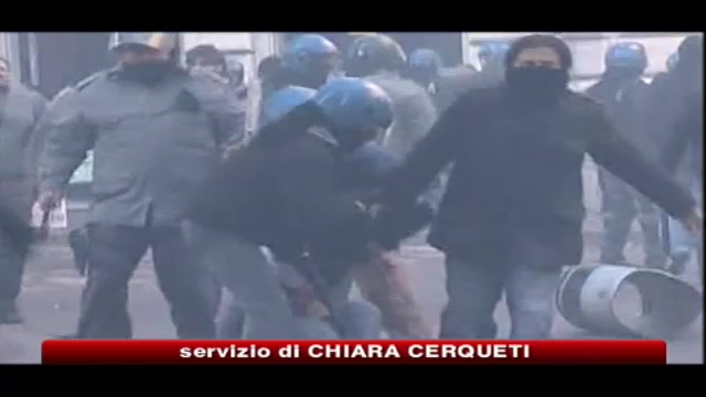 Scontri Roma, 15enne grave per un colpo in pieno volto