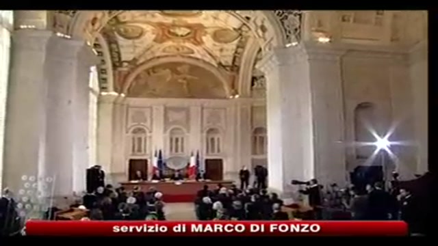 Berlusconi apre al terzo polo: intesa entro gennaio o voto