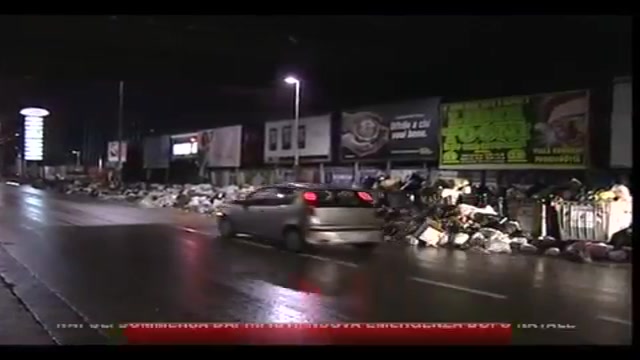Rifiuti a Napoli, 1400 tonnellate di immondizia nelle strade
