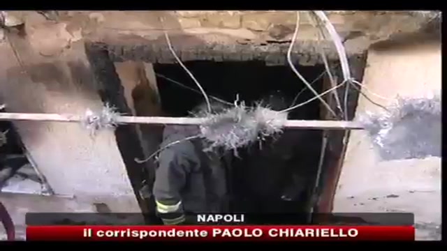 Napoli, un anziano muore tra le fiamme la notte di Natale