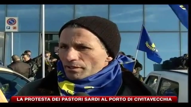 La protesta dei pastori sardi al porto di Civitavecchia