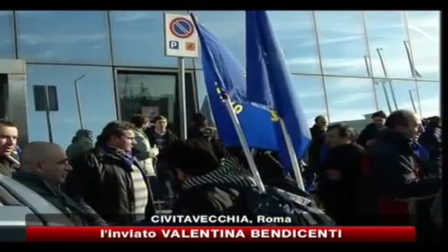 Protesta pastori sardi, scontri con la polizia a Civitavecchia