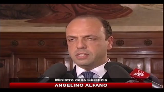 Alfano: assurdo che Fini chieda le dimissioni di Berlusconi