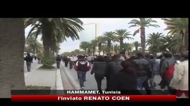 Tunisia, continuano le proteste davanti al partito di Ben Alì