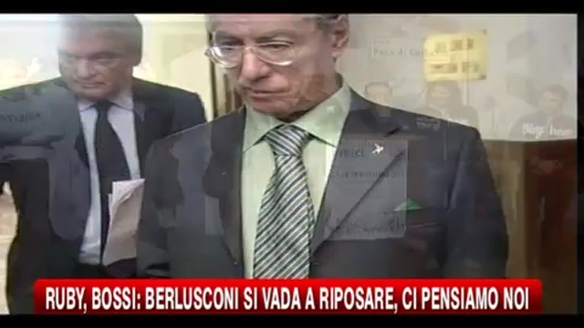 Bersani: paese non può sopportare problemi privati del premier