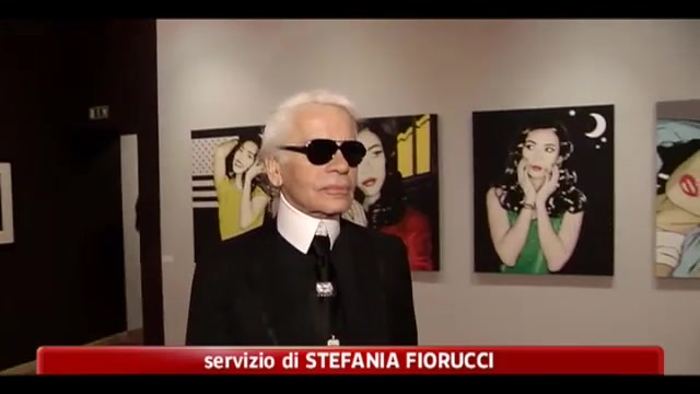 Karl Lagerfeld, lo stilista fotografo presenta la sua mostra