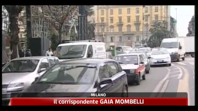 Milano, soldi per far sparire multe: tre vigili nei guai