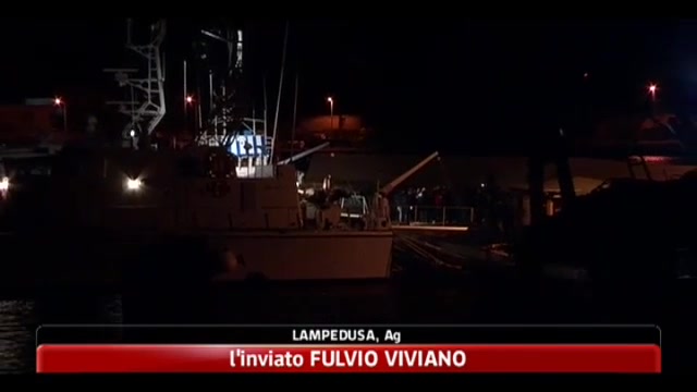 Lampedusa, l'arrivo dei 347 migranti
