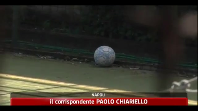Napoli, fuori pericolo il 14enne pugnalato su un campo da calcio