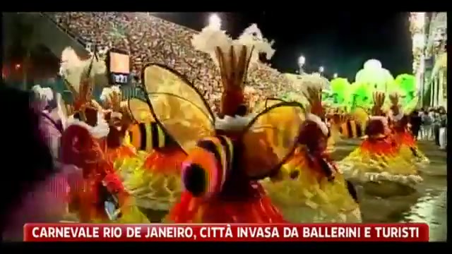 Carnevale di Rio De Janeiro, la città invasa da ballerini e turisti