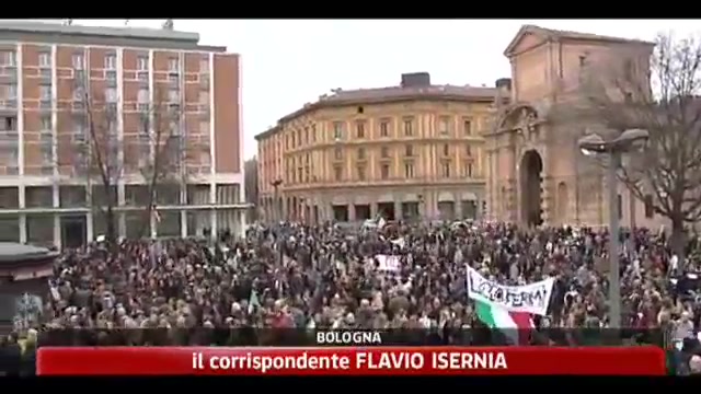 Bologna, in migliaia sfilano a tutela di costituzione e scuola pubblica