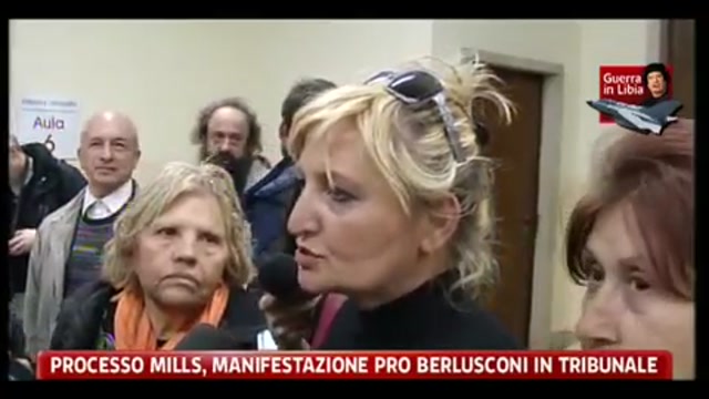 Processo Mills, manifestazione pro Berlusconi in tribunale