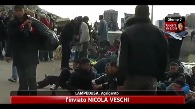 Lampedusa, trasferimenti di immigrati anche con navi passeggeri