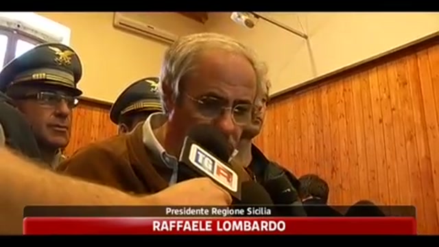 Immigrati, Lombardo: Lampedusa invasa dai tunisini