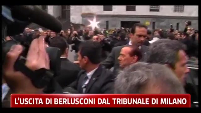 Uscita di Berlusconi dal Tribunale di Milano