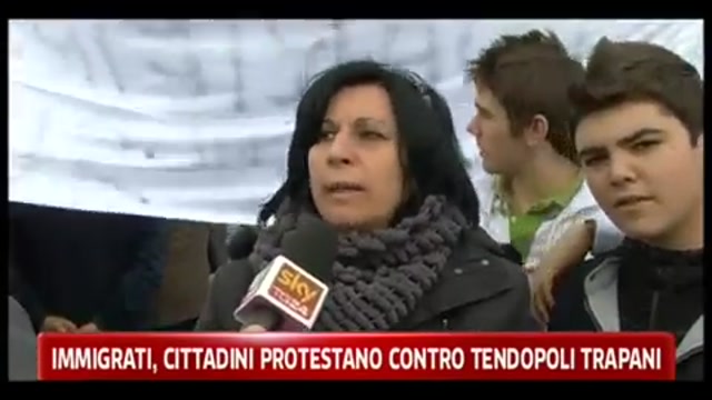 Immigrati, cittadini protestano contro tendopoli Trapani