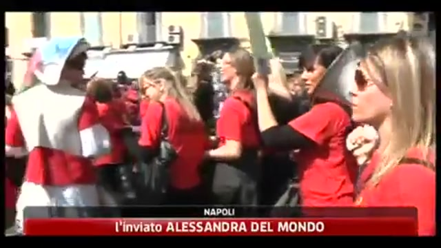 Napoli, oggi il monnezza day: in piazza per protestare contro l'emergenza rifiuti
