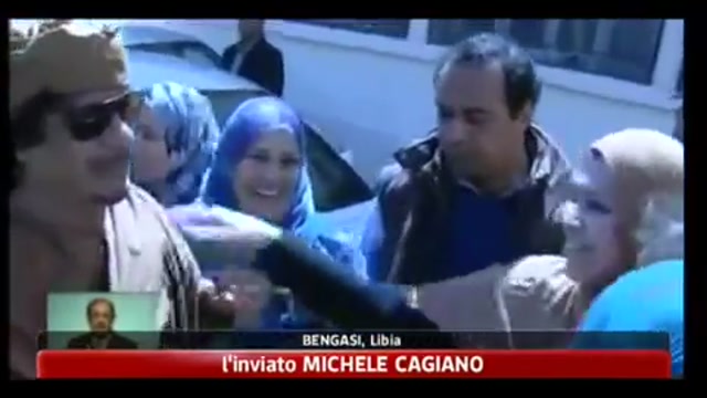 Tv libica mostra Gheddafi mentre visita scuola
