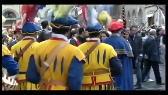 Pasqua Firenze, il volo della colombina in Piazza Duomo