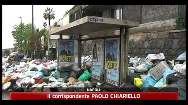 Napoli, tra i rifiuti anche la festa del 1 maggio