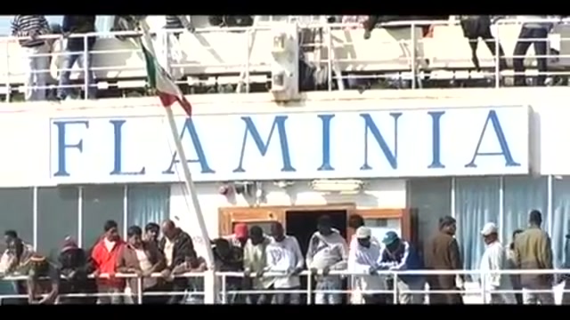 Lampedusa, arrivato barcone con 298 migranti