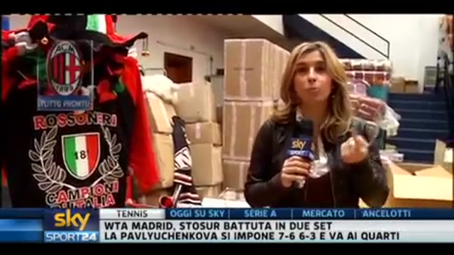 Milan: maglie e sciarpe, tutto pronto per la festa scudetto