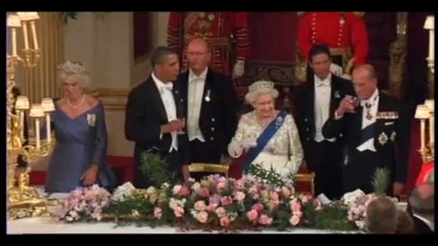Obama a Londra, incontro con la regina a Buckingham Palace