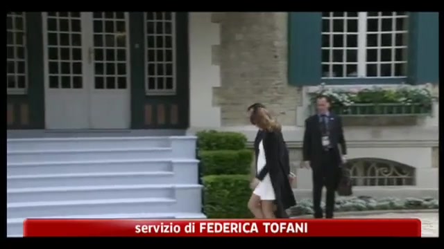 G8, Carla Bruni incinta accoglie le mogli dei leader