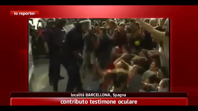Barcellona, manifestanti sfollati a colpi di manganello