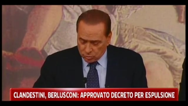 Clandestini, Berlusconi: approvato decreto per espulsione