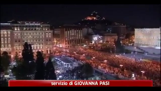 Atene, migliaia in piazza Sintagma contro le misure d'austerity