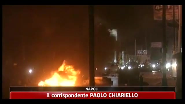 Minacce ai netturbini, camion dei rifiuti scortati a Napoli