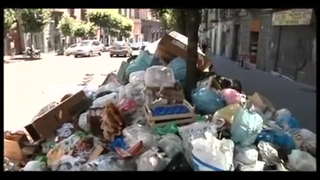 Emergenza rifiuti, Caldoro: non pago per colpe altrui