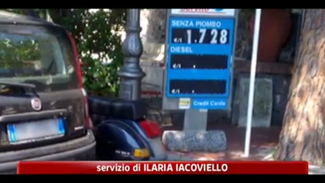 Benzina, continuano a salire i prezzi: verde a 1,621 al litro