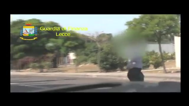 Lecce: la guardia di finanza scopre falso cieco