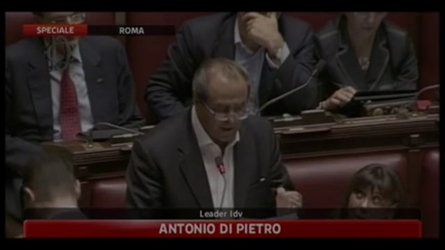 Di Pietro: Berlusconi ha tolto credibilità al paese