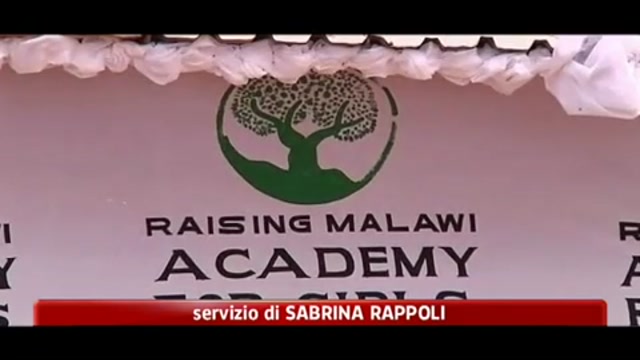Malawi, Madonna fallisce progetto di edificare scuola