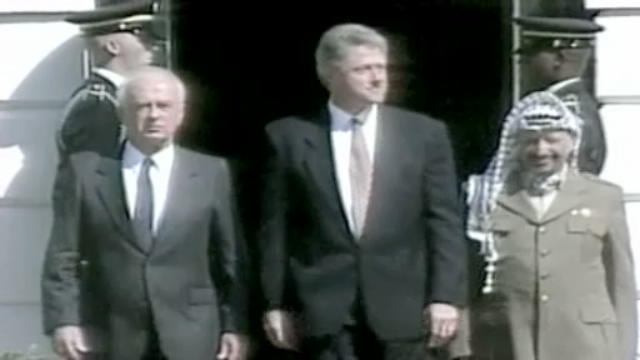 Lo storica stretta di mano tra Yitzhak Rabin e Yasser Arafat