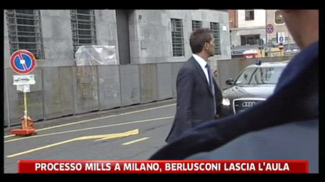 Processo Mills a Milano, Berlusconi lascia l'aula
