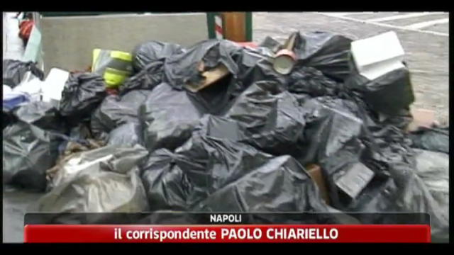 Rifiuti Napoli, chiesto processo per Bassolino