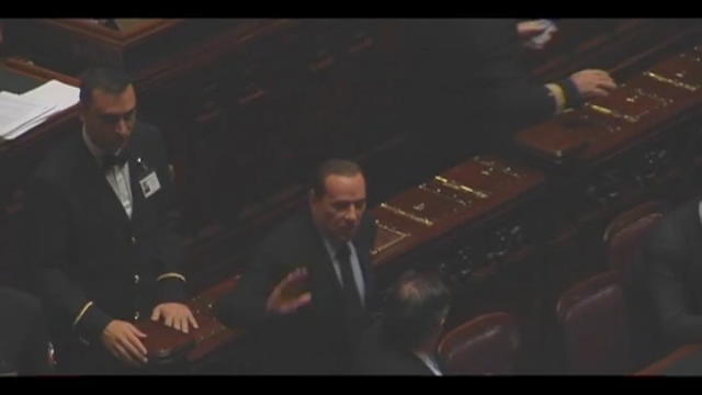 Berlusconi in aula alla Camera, cori dai banchi Pdl