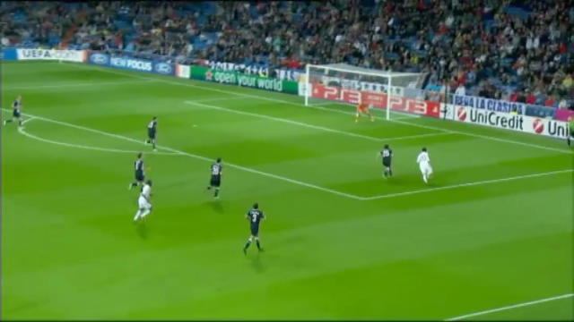 Real Madrid-Zagabria 3-0, gol di Higuain (9')