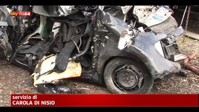 Roma, camion travolge auto: morti 5 ragazzi