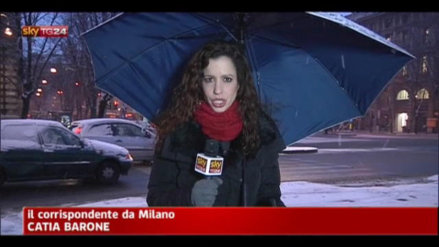 Maltempo a Milano, la neve imbianca la città