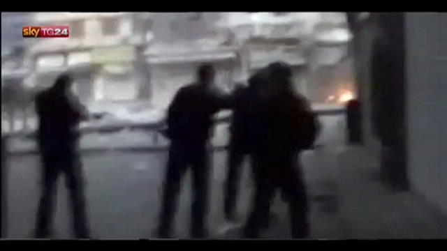 Siria, scontri a Baba Al-Amro la cronaca di Marie Colvin