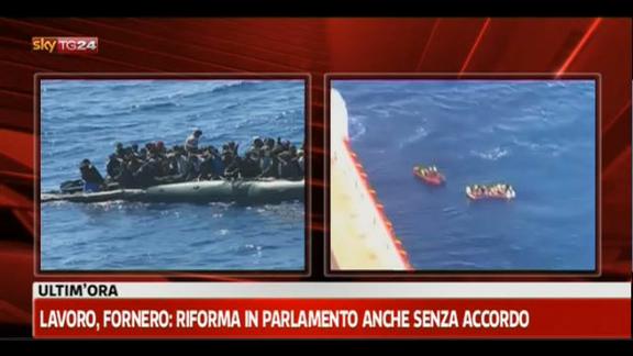 Lampedusa, il video dei soccorsi ai barconi