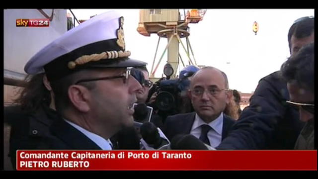 Taranto, fuoriuscita di petrolio da nave attraccata