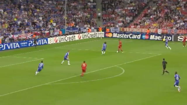 Bayern-Chelsea 32', Robben ci prova al volo