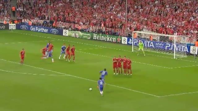 Bayern-Chelsea 34', Mata calcia alto una punizione
