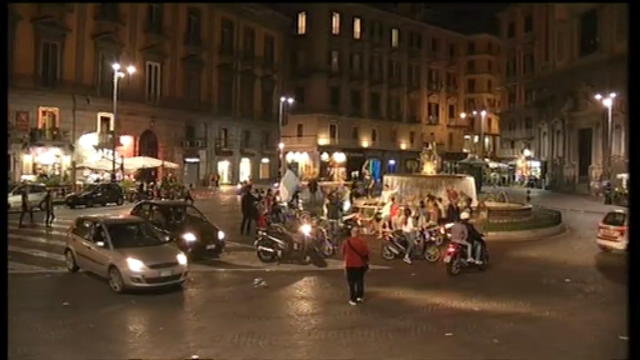 Napoli, primo trionfo: la città in festa